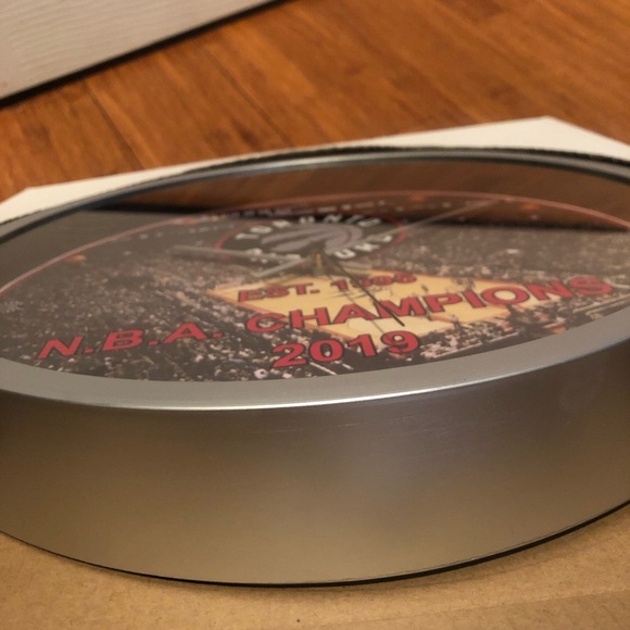 Toronto raptors clock - Picture 2 of 2